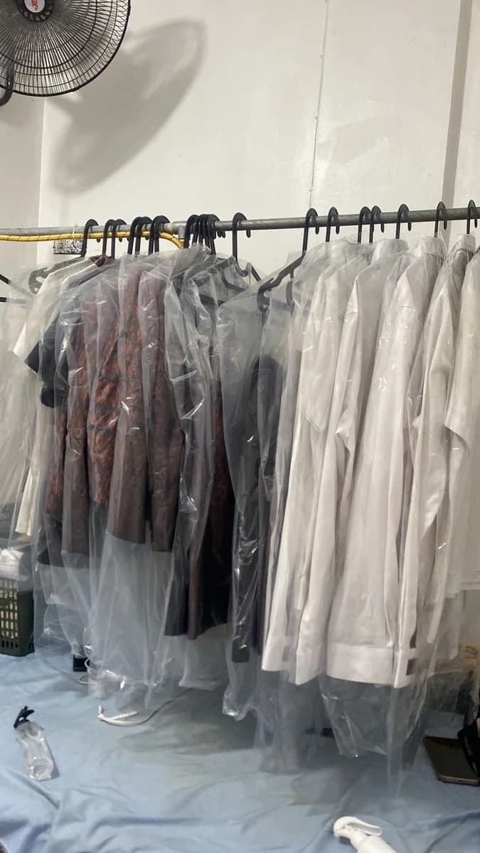 Pakaian Digantung Rapi